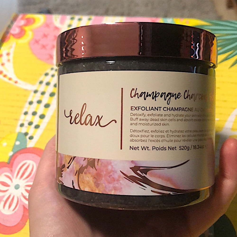 Manna Kadar Champagne Charcoal Scrub